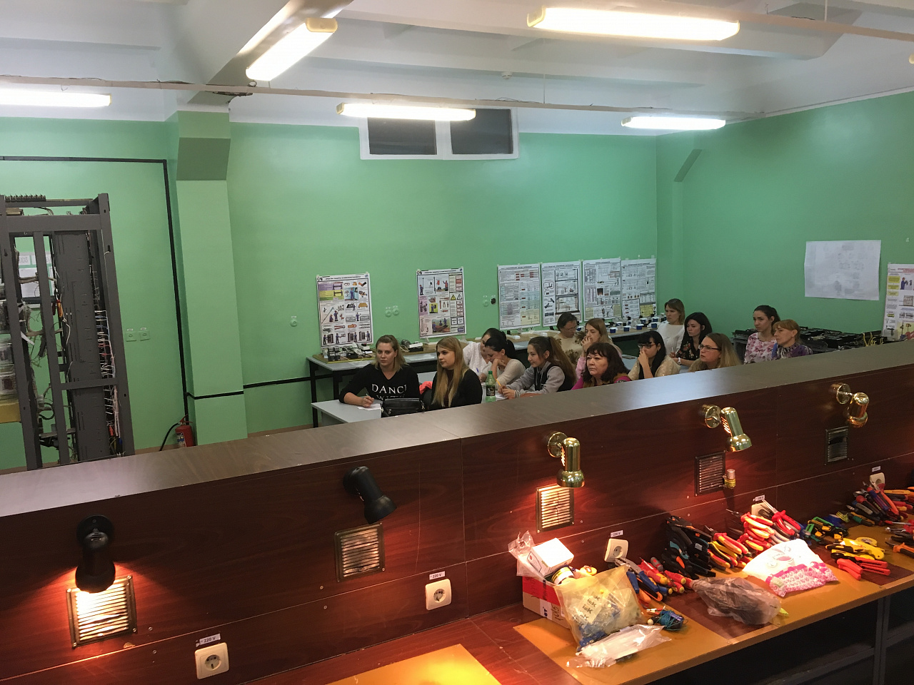 ЭЦМ-Смоленск: Выпуск второй группы электромонтажниц